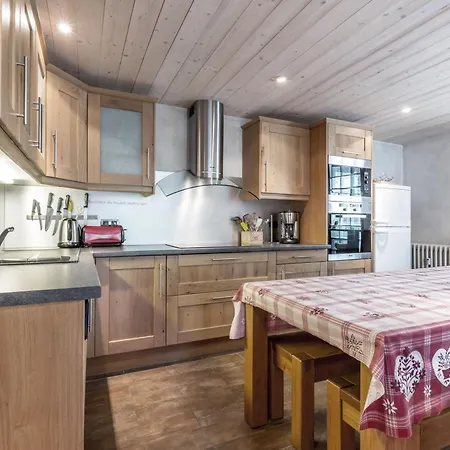 A : 3* Avec Garage, Proche Pistes Et Commerces - Fr-1-304-93 * La Clusaz